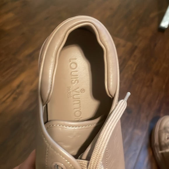 Pre loved excellent condition LV sneaker - Picture 4 of 5